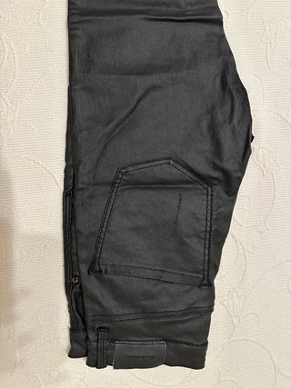 Pantalones efecto piel negros Talla M