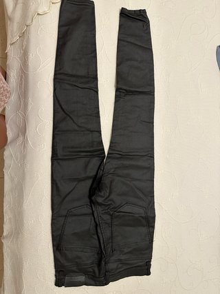 Pantalones efecto piel negros Talla M