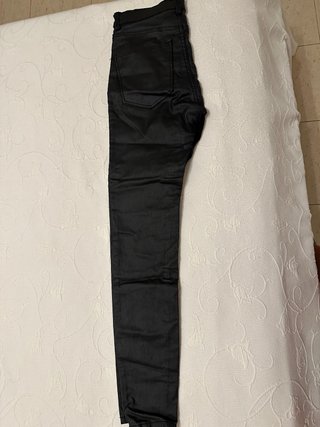 Pantalones efecto piel negros Talla M