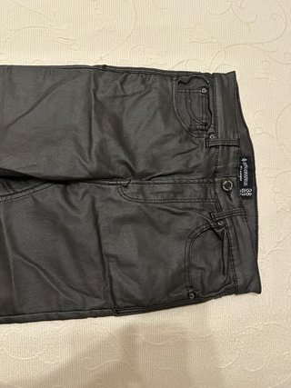 Pantalones efecto piel negros Talla M