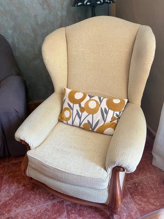 Dos sillones orejeros