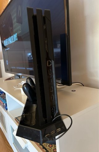 Consola PS4 Pro Negra + Mando y cable