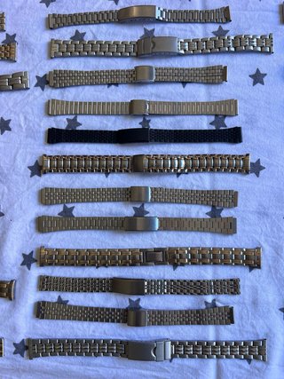 Lotto di 36 cinturini metallici vintage per orologi