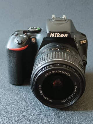 Cámara Nikon D5600 con menos de 3mil disparos!!!