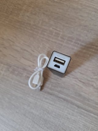 Cargador Portátil USB con Cable Micro USB
