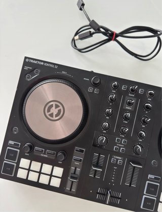 Controlador DJ Traktor Kontrol S2