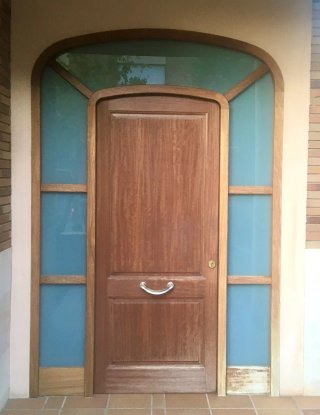 Puerta de entrada madera maciza Niangon