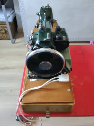 Máquina de coser Refrey CL 317