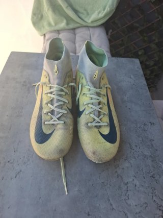 Zapatillas de fútbol Nike verdes y amarillas