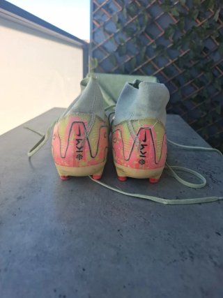 Zapatillas de fútbol Nike verdes y amarillas
