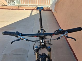 Bicicleta muy ligera montada en XTR y SRAM XX1