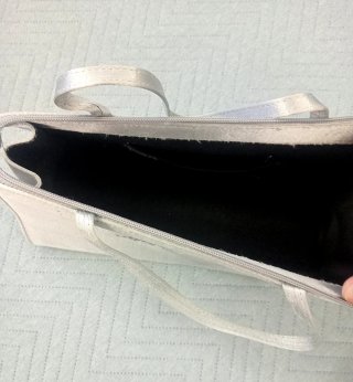 SANDALIAS DE FIESTAS DE TACÓN + BOLSO PLATEADO.