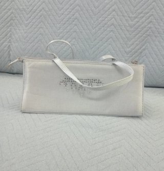 SANDALIAS DE FIESTAS DE TACÓN + BOLSO PLATEADO.