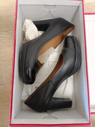 Zapatos de tacón negros