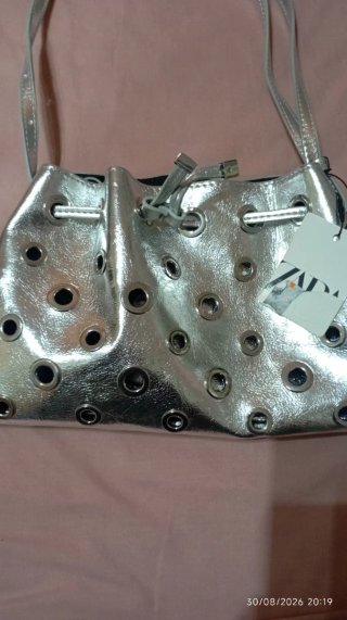 Borsetta Zara argento con occhielli