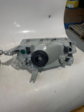 Faros Mazda 323 4p 95-99