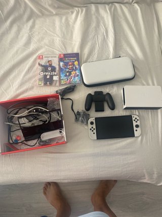 Nintendo Switch OLED Bianca + Giochi