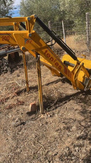 Pala Tractor Tenías B1 ,botellas reforzadas y cazo