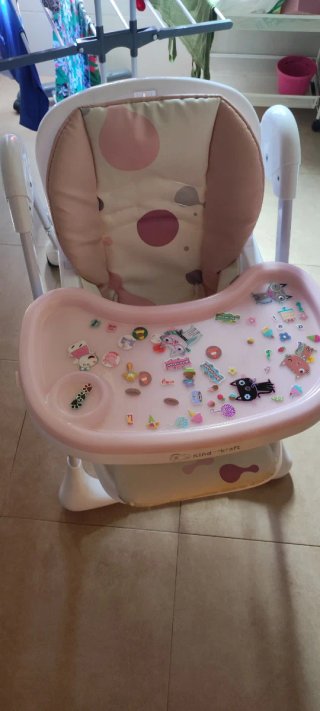 Trona infantil rosa con bandeja