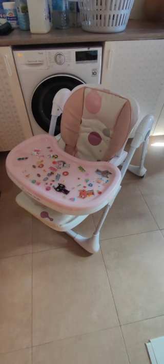Trona infantil rosa con bandeja