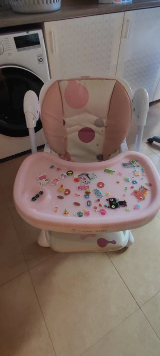 Trona infantil rosa con bandeja