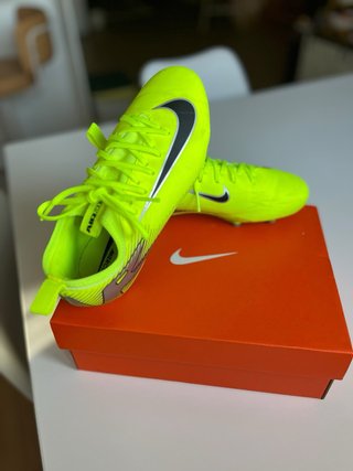 Botas de fútbol Nike niño talla 36
