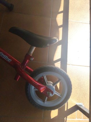 Bicicleta de equilibrio roja Chicco