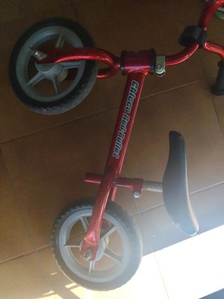 Bicicleta de equilibrio roja Chicco