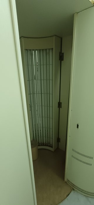 Solárium Vertical TANSUN con Vestidor