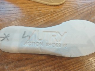 Autry Medalist Low Limited Edition Script Handwrit