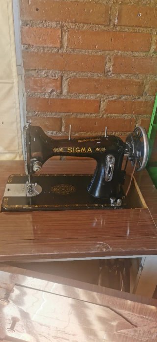 Máquina de coser Sigma antigua