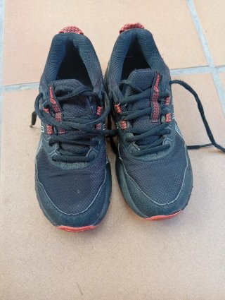 Zapatillas Asics Venture Niños Negro/Rojo