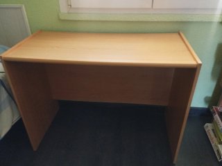 Mesa de escritorio sencilla