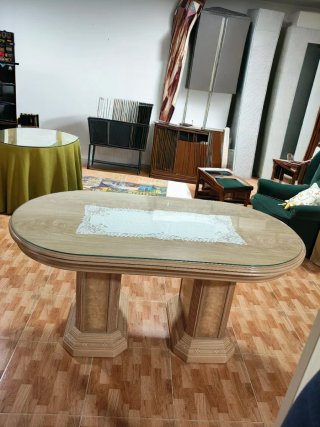 Mesa extensible de salón con cristal incluido