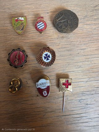Lote 9 Insignias y Pines Antiguos