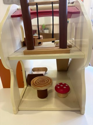 Casita de madera con asa