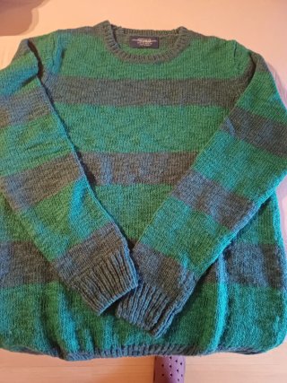 Jersey Pull&Bear verde talla M