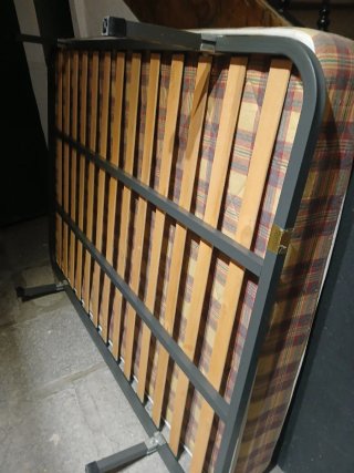 Somier y colchón 150cm (regalo) Juntos o separados