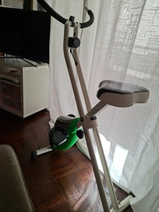 Bicicleta Estática Plegable Compacta