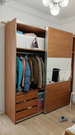 Armario puertas correderas madera y espejo