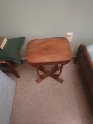 Costurero vintage de madera con espejo