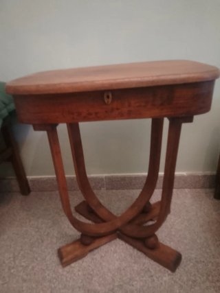 Costurero vintage de madera con espejo
