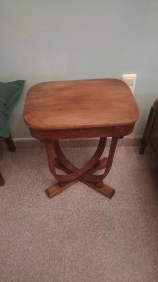 Costurero vintage de madera con espejo