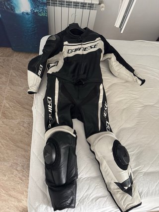 Mono Dainese Talla 54 Se vende en persona