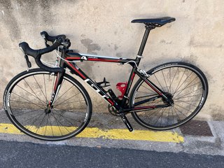 Bicicleta carretera GT 4 Series
