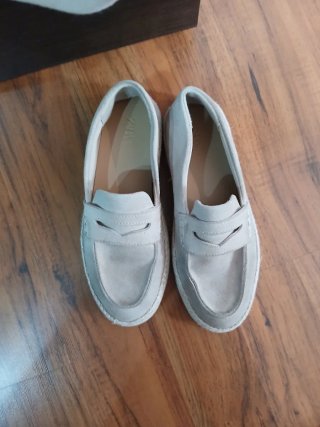 Traje beige 11-12 años y zapatos 37