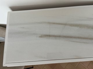 Cómoda cajonera de madera con tapa de marmol