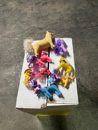 Pony y Perro de Juguete