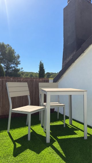Conjunto de mesa y sillas