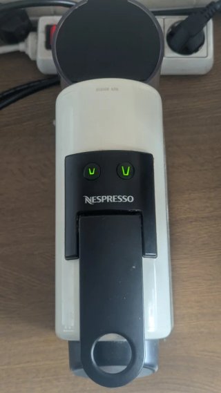 Cafetera Nespresso Essenza Mini DeLonghi